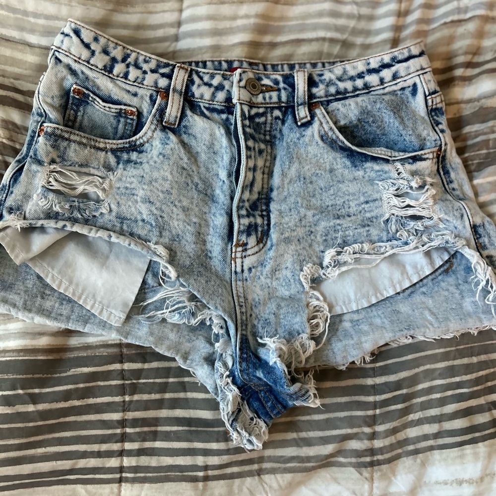 Distressed shorts with buttons